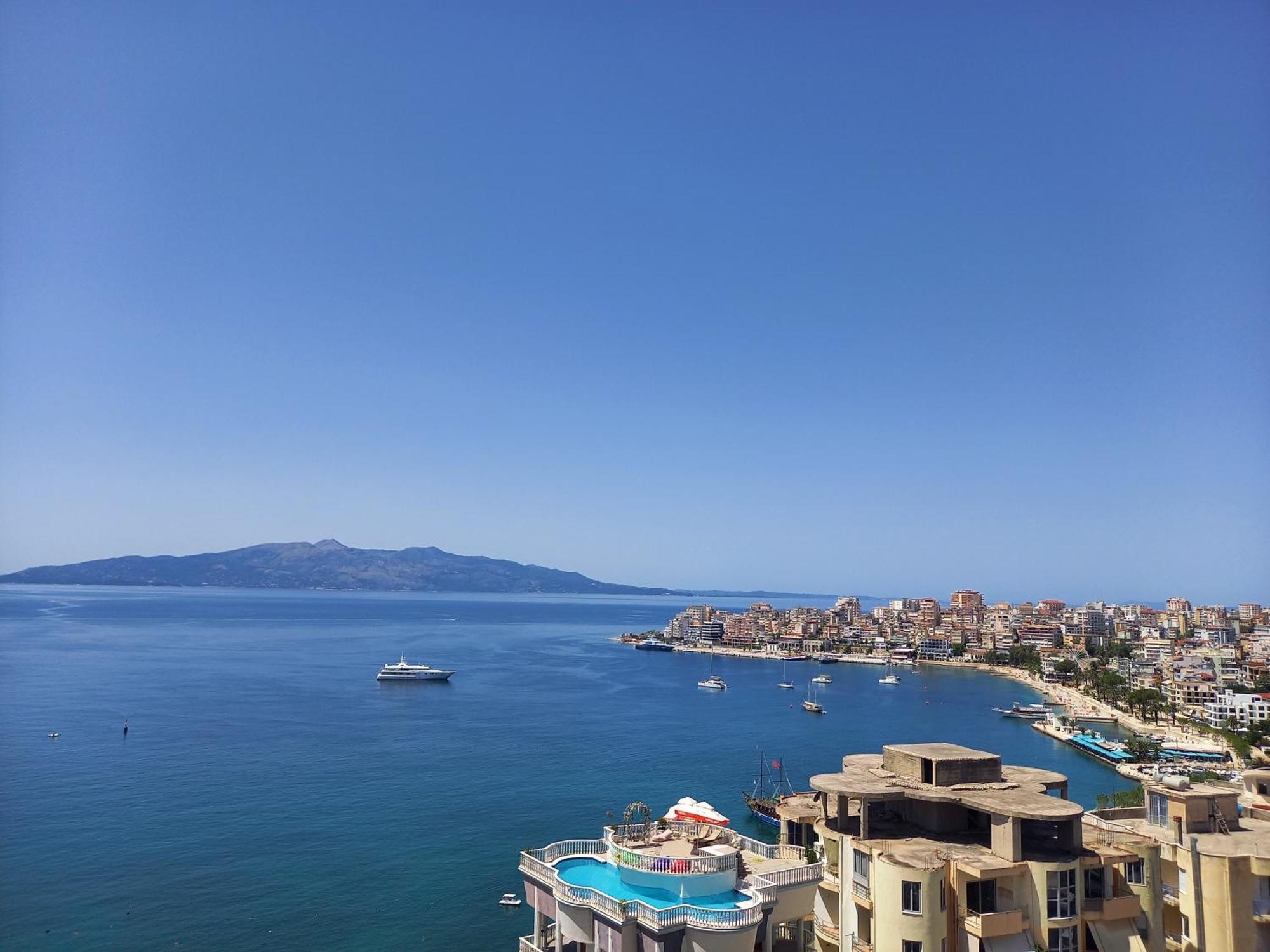 Bay View Apartment Sarandë Esterno foto
