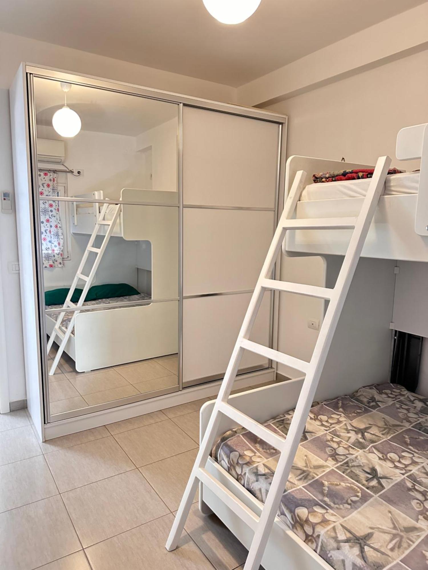 Bay View Apartment Sarandë Esterno foto