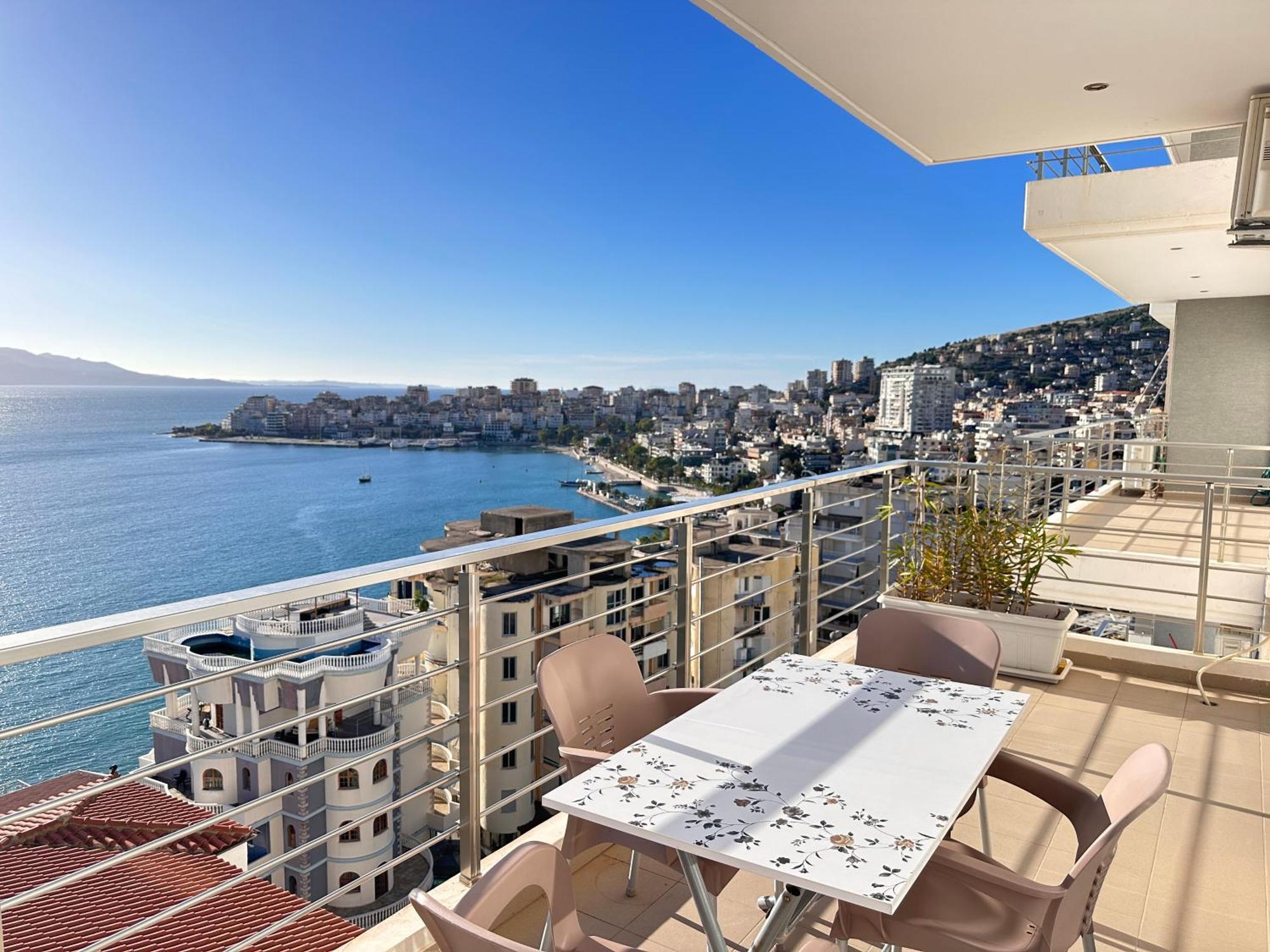 Bay View Apartment Sarandë Esterno foto
